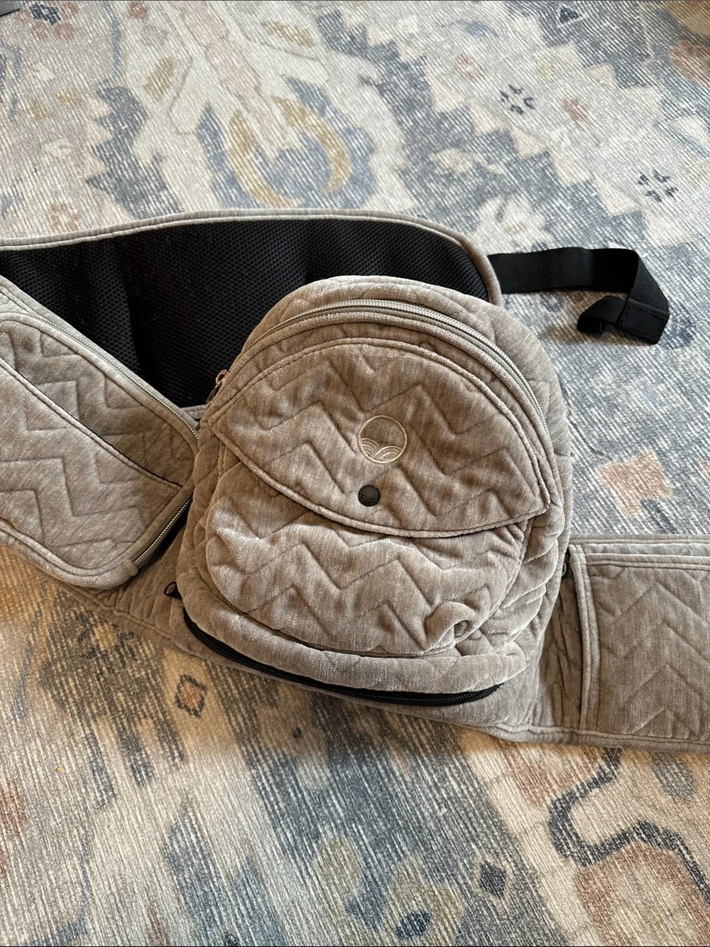 Tushbaby Silver Velvet Strapless Baby Hipseat
